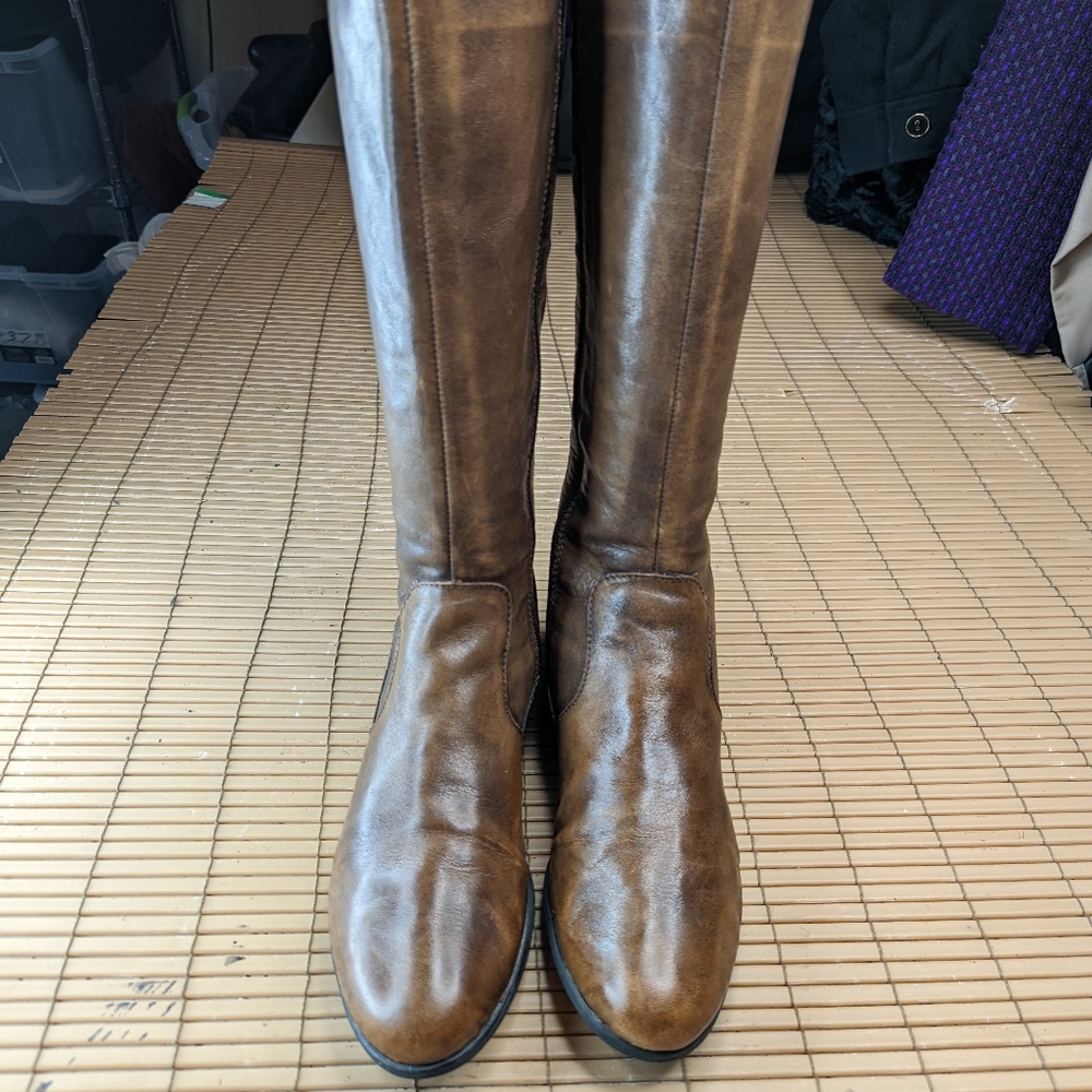 Born Size 9 Brown Leather Boots